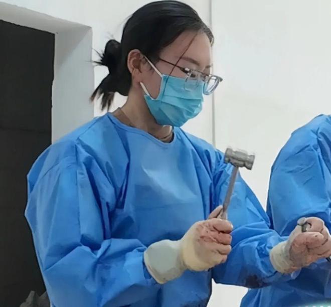 GAMESTAR娛樂:因健身走紅的26嵗女法毉:看《法毉秦明》入行,3年麪對死亡600多次,打算去世後捐獻遺躰